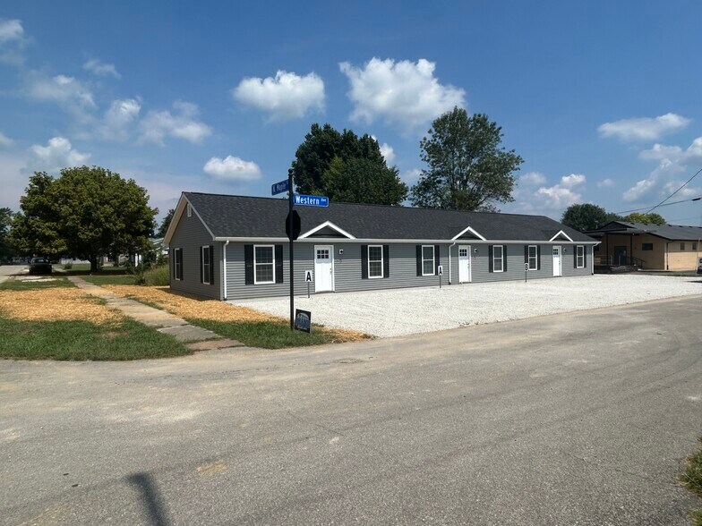 Primary Photo - 240 Western Ave