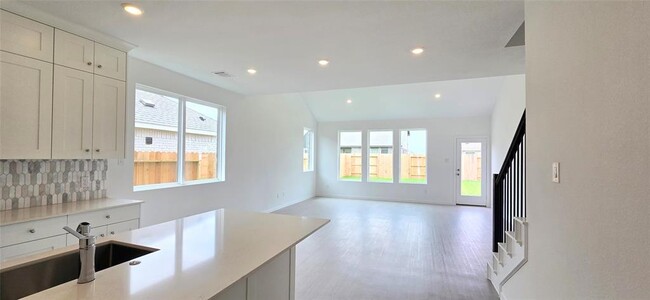 Building Photo - 6319 Seafoam Lake Dr