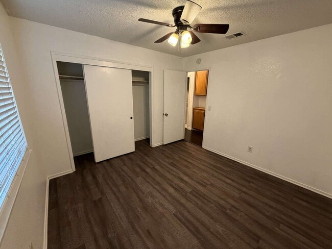 Building Photo - Spacious Single-Story Home with Large Yard & Classic Charm