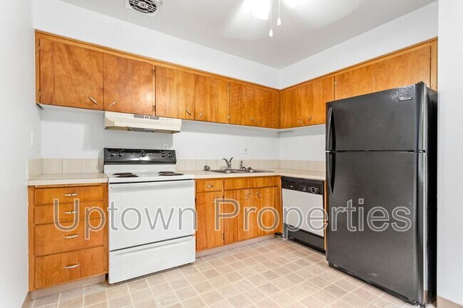 Building Photo - 1420 SW Bertha Blvd