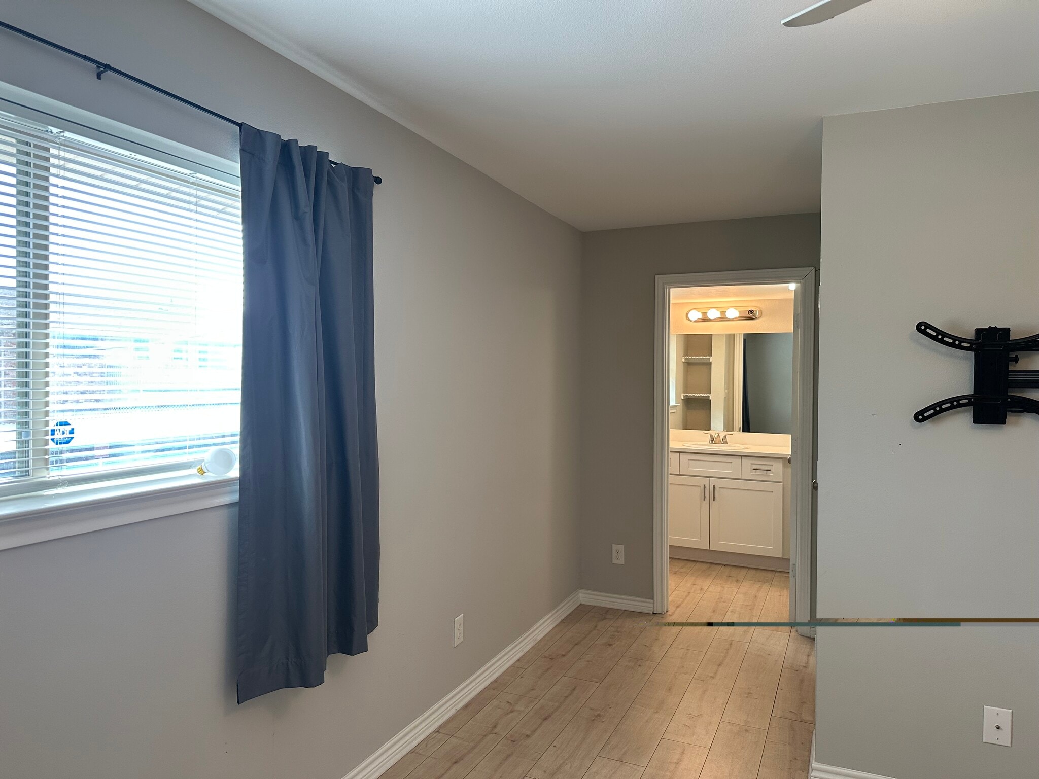 Bedroom - 5076 Matilda St