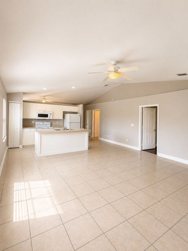 Building Photo - 2/2 + Den Available Now!