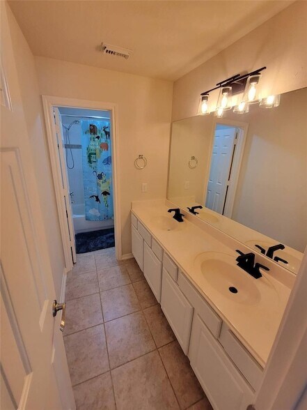 Building Photo - 23006 Ammick Ct