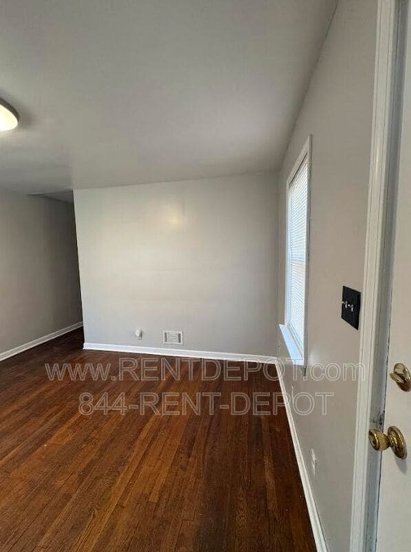 Building Photo - 1303 S St James Blvd