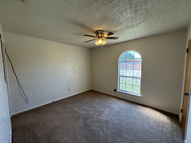 Building Photo - 1205 Hughes Ave