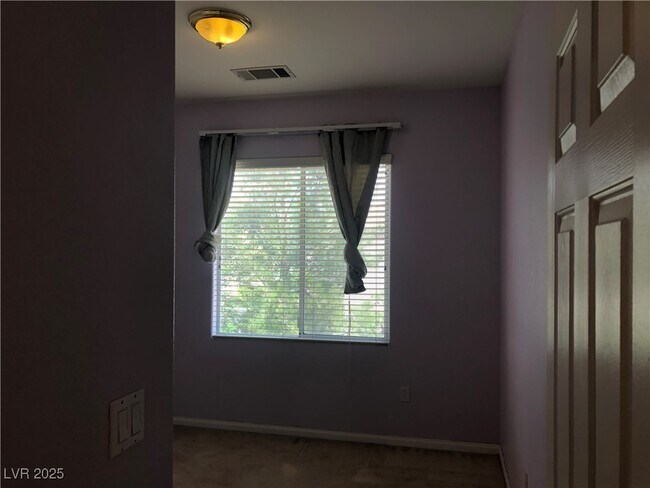 Building Photo - 340 Tayman Park Ave