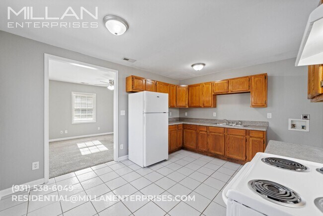 Building Photo - Cozy Home Featuring Spacious Rooms and Large Yard Close to Fort Campbell