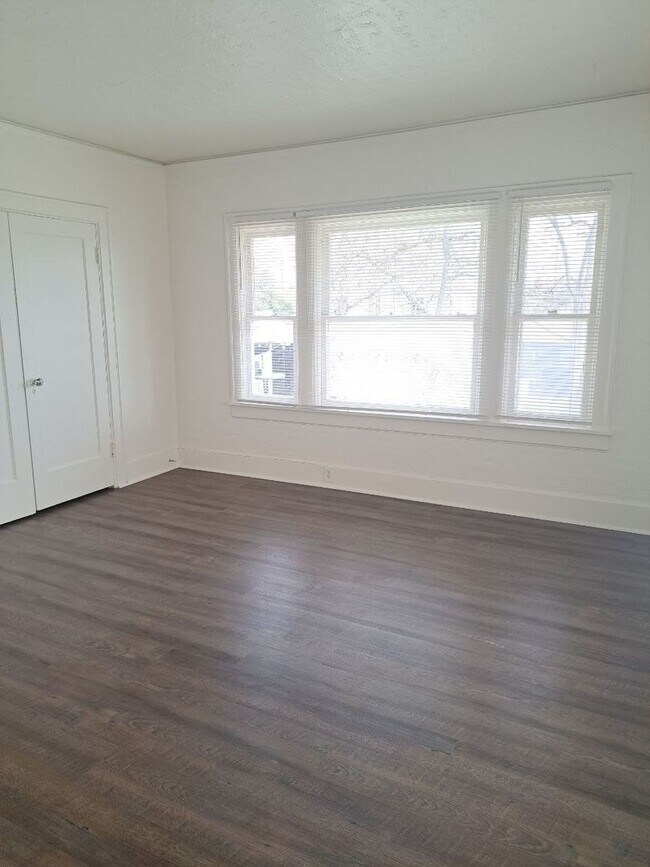 Building Photo - 833-839 N. Van Ness - No Longer Manage 10/...