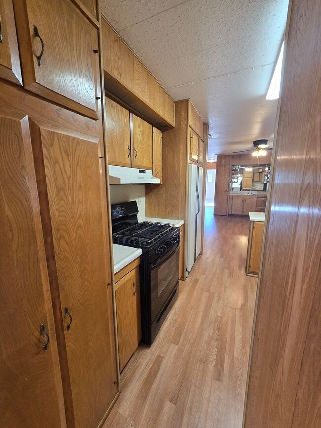 Building Photo - Light and Airy 2 Bedroom 2 Bath In Heather Glen Estates