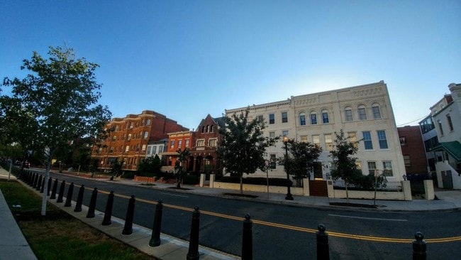 Building Photo - 11 2nd St NE