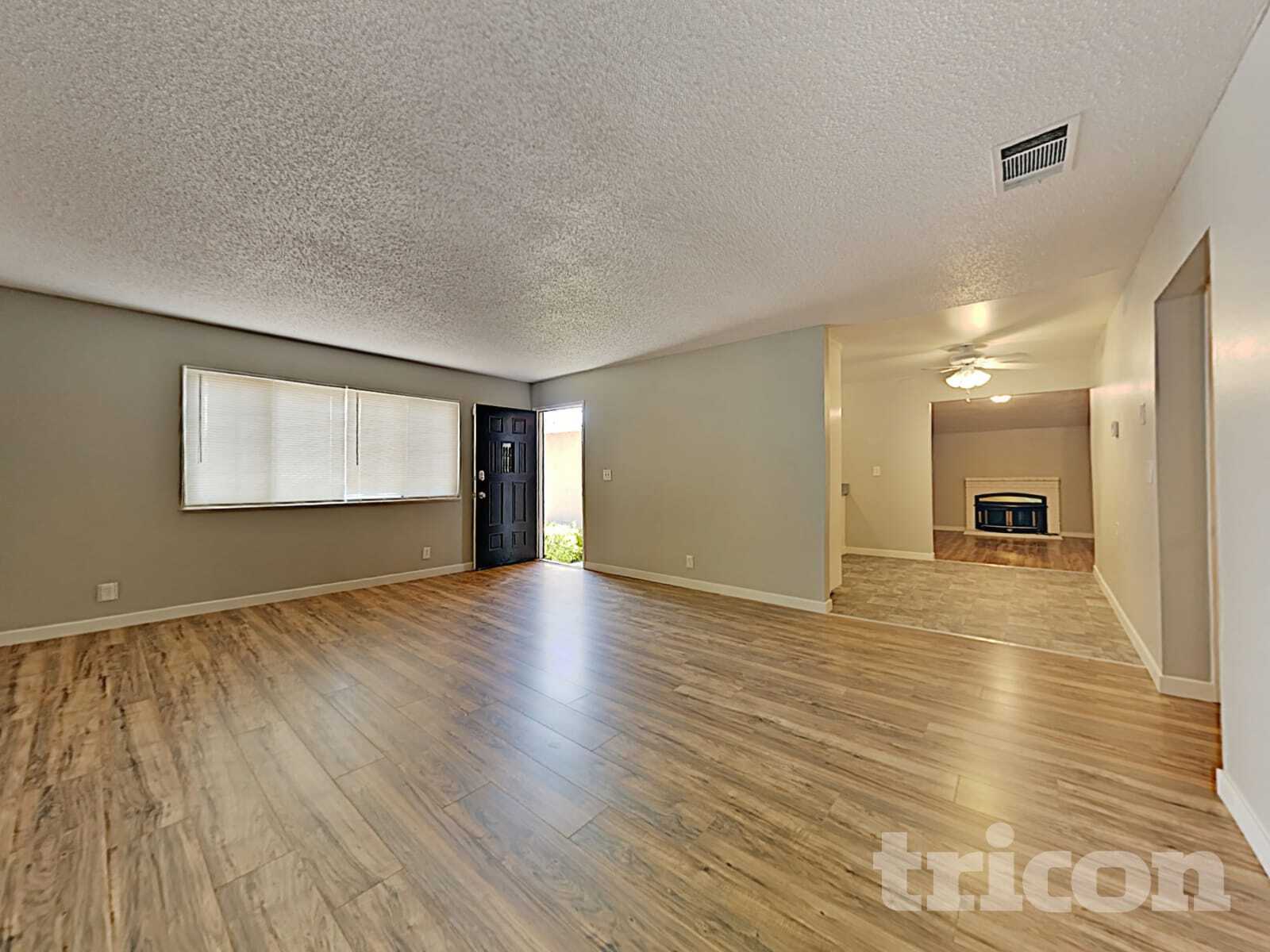 Building Photo - 402 E Pacific Ave