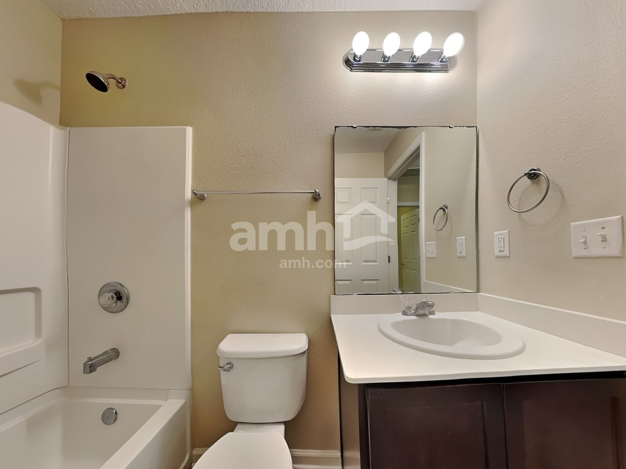 Building Photo - 563 Worcester Ct