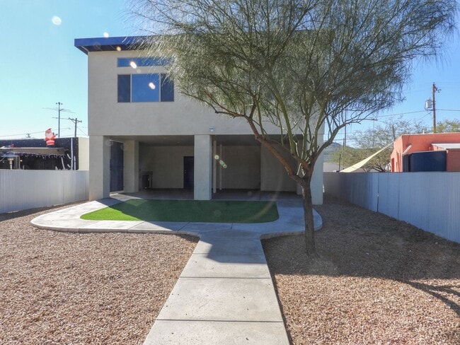 Building Photo - 3 Bedroom 2.5 Bath Home