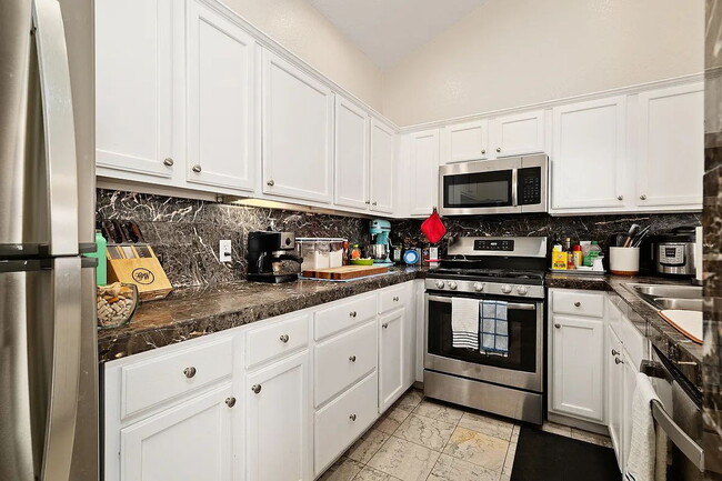 Building Photo - "Charming 1-Bed Oasis with Full Bath in Prime San Diego Location – 3635 Third Avenue"