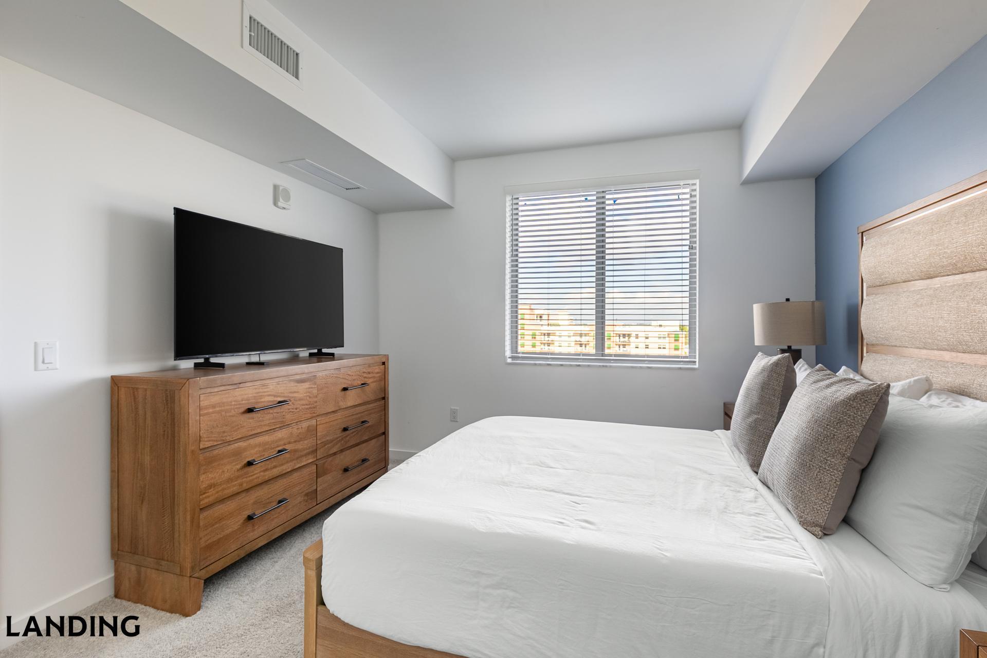 Building Photo - 200 NE 1st Ave