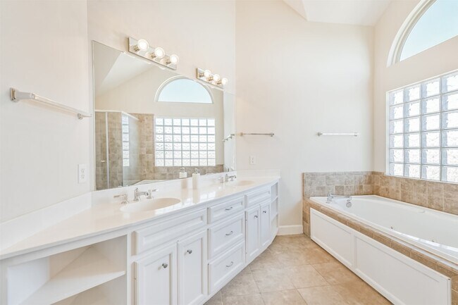 Building Photo - 11307 Main Holly Dr