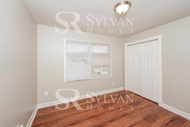 Building Photo - Come quick and see this 3Bed, 1Bath home!