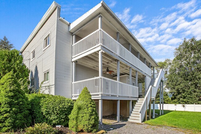 Building Photo - 1202 W Elm St