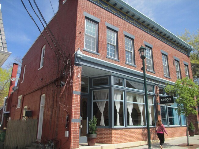 Primary Photo - 22 New Main St
