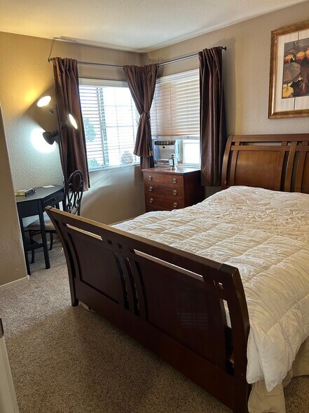 Building Photo - 1317 Olvera way