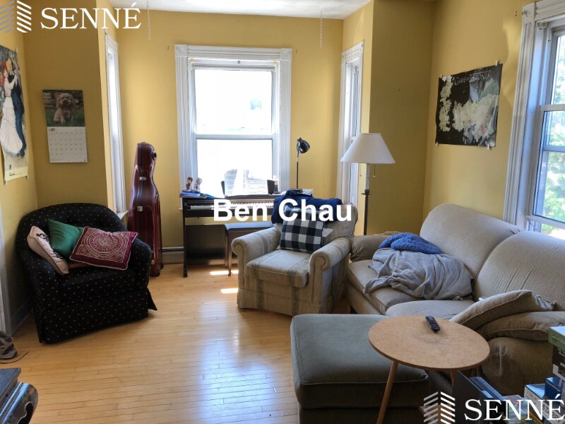 Building Photo - 11 Thorndike St