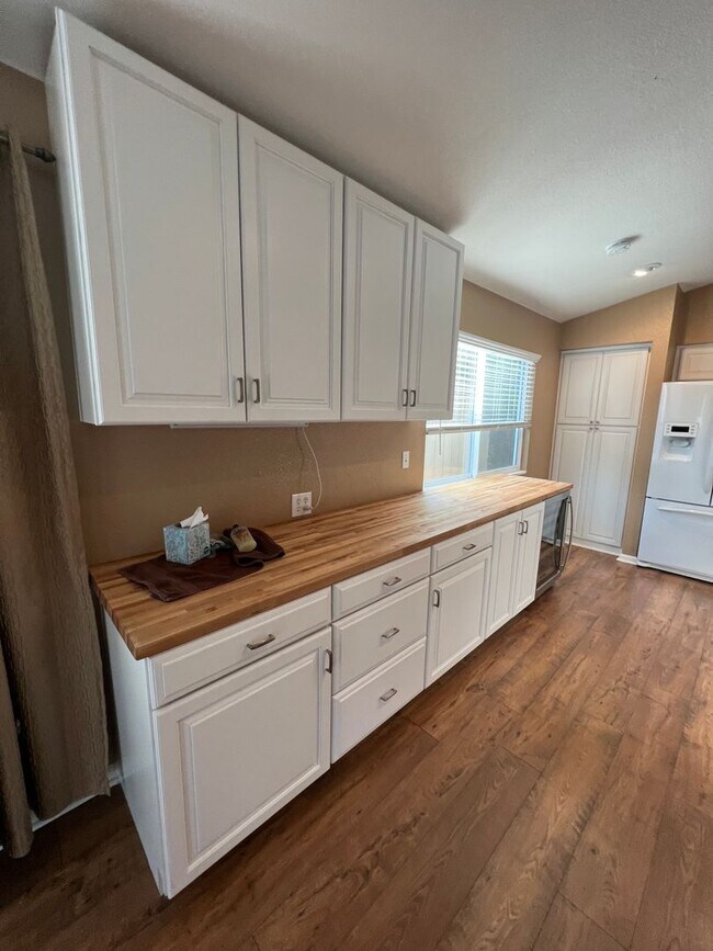 Building Photo - INCREDIBLY RARE & IMMACULATE 4 BEDROOM SIN...