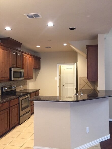 Building Photo - 243 Sherburne St