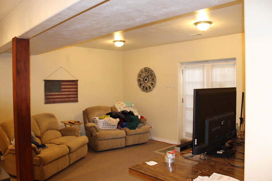 Building Photo - 1410 Canyon Dr