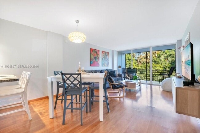 Building Photo - 105 Royal Pk Dr