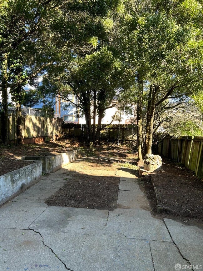 Building Photo - 242 Bright St