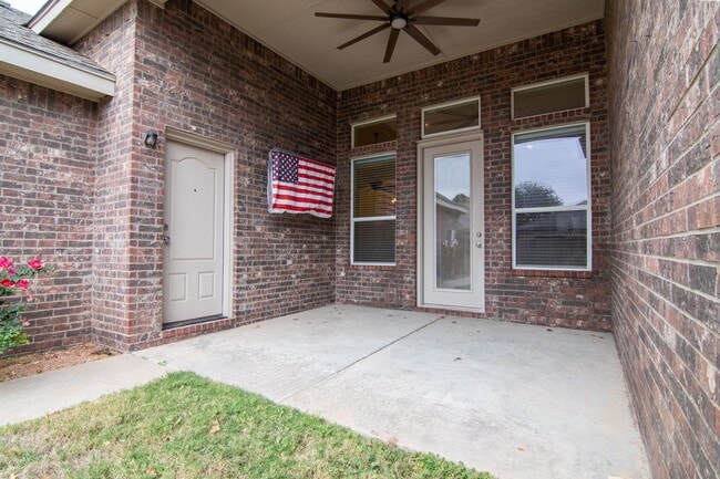 Building Photo - 405 Springwood Ct