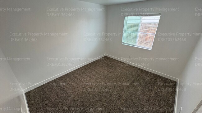 Building Photo - 5 bedroom, 2 bathroom, 3 car garage located near Taft Hwy/ Chevalier Rd