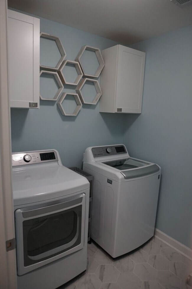 Building Photo - 3 Bedroom 2 Full bathrooms w/ Bonus room in Richlands!