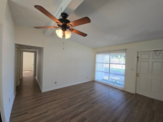 Building Photo - Charming 3-bedroom, 1-bathroom home locate...
