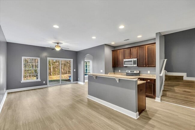 Building Photo - Richmond Hill- 3Br, 2 1/2 Bath Townhome