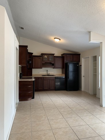 Building Photo - 1077 Shady Hollow Dr