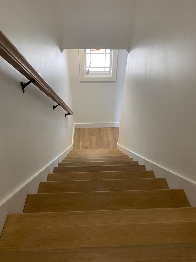 Building Photo - 53 River Rd