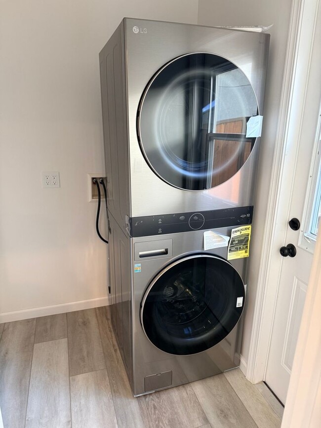 Building Photo - Newly remodeled three bedroom house in Wilmington ready to rent!