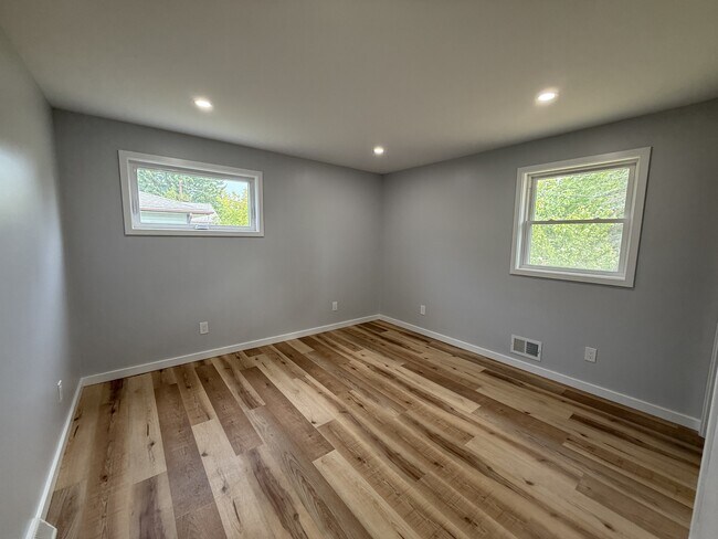 Building Photo - 123 Cattaragus Dr