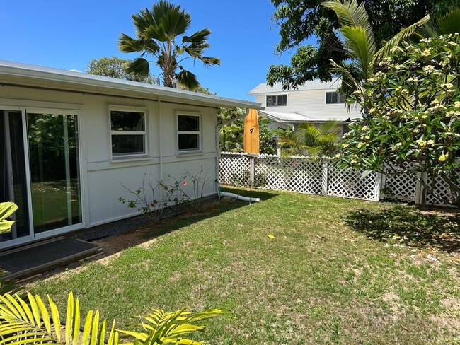 Building Photo - Beautifully Renovated Kailua Home | Walk t...
