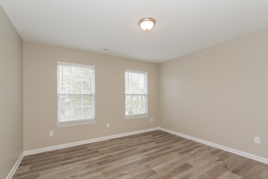 Building Photo - 3447 Fallowbrook Forest