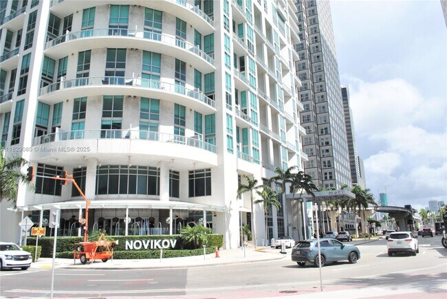 Primary Photo - 300 S Biscayne Blvd