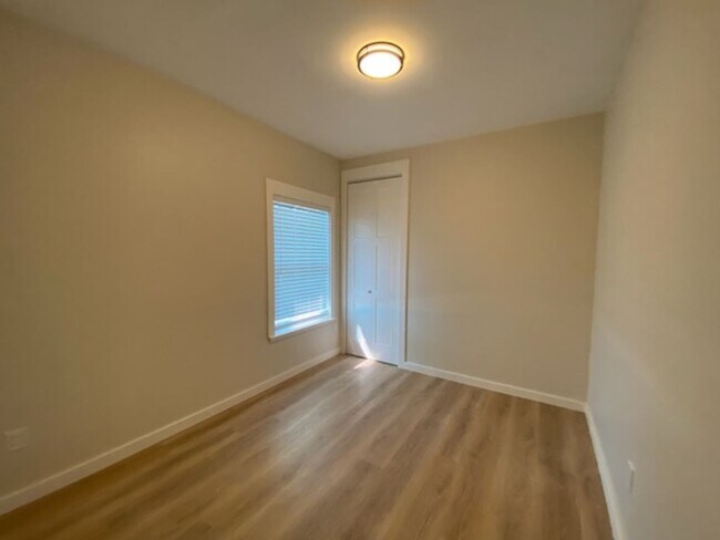 Building Photo - 1151904
