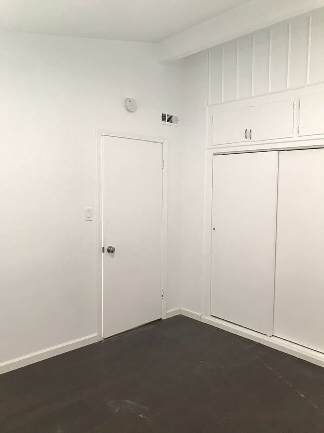 Building Photo - Aspen Ave - BLUE