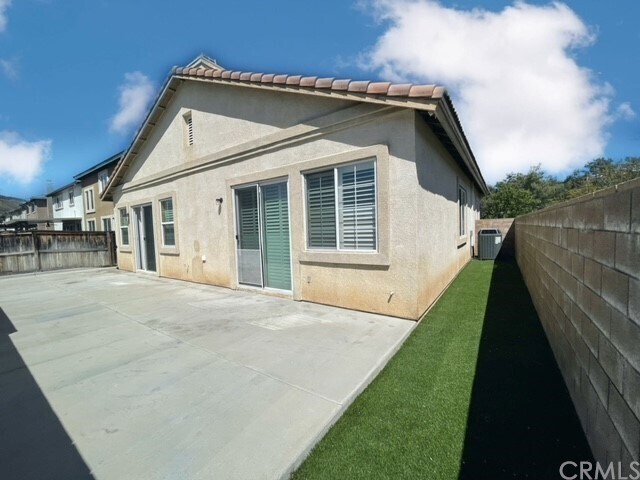 Building Photo - 34206 Pinehurst Dr
