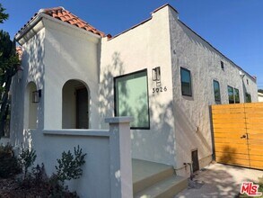Building Photo - 3026 Farmdale Ave