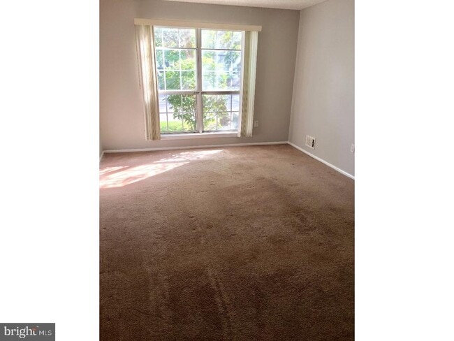 Building Photo - 14 Versailles Ct