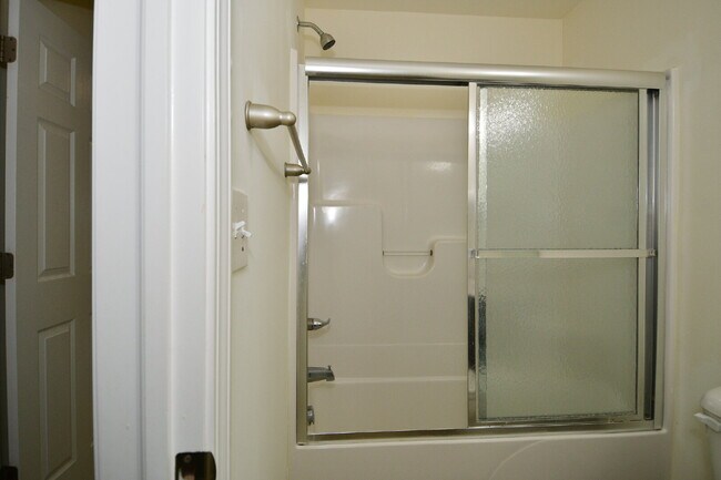 Building Photo - Spacious 5-bedroom, 3 full bath home in the Greenwood/Clark Pleasant area