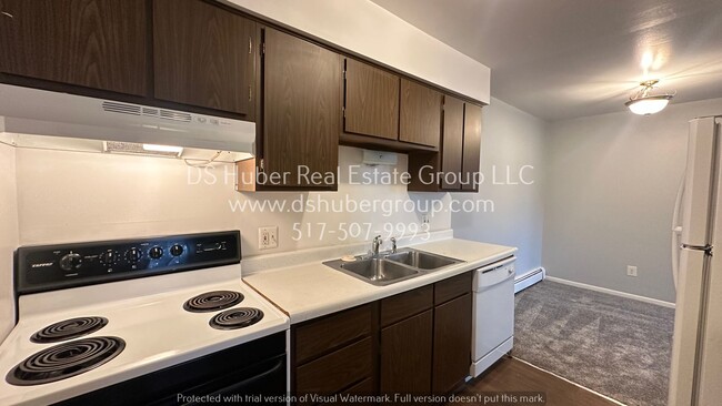 Building Photo - Lower level apartment - 2 bed 1 bath in La...