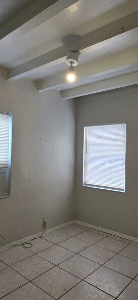 Building Photo - 2355 NE 135th Ter